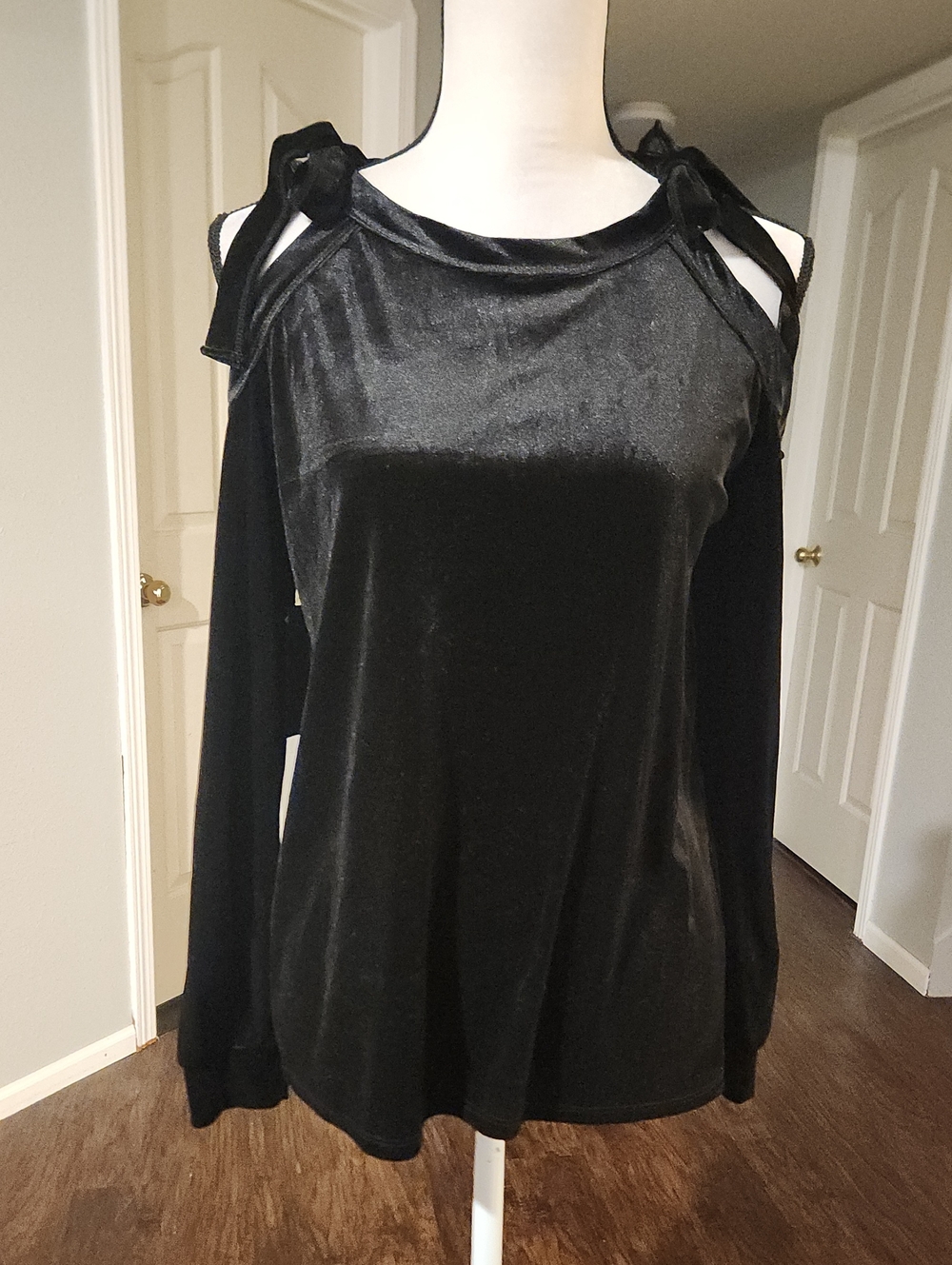 NWT BiBi Black Velvet Cold Shoulder Bow Tie Top